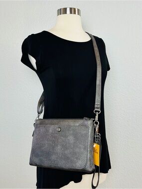 NWT Crossbody Bag Pewter Pebbled Vegan Leather Removable Strap Multi Pocket